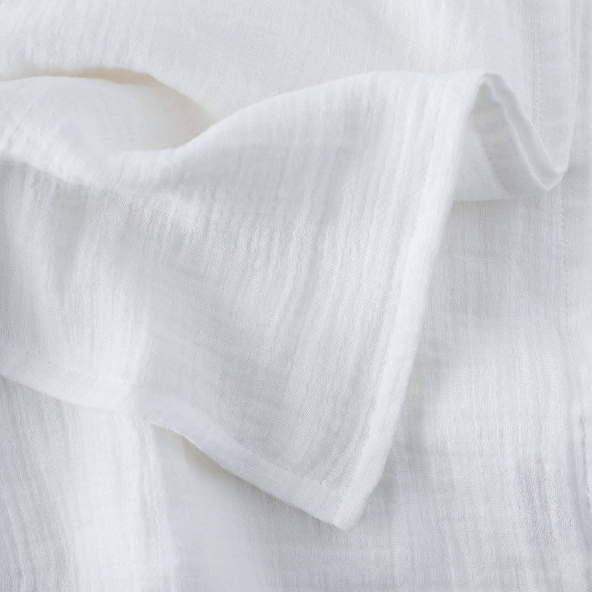 Cloud organic cotton muslin, close-up