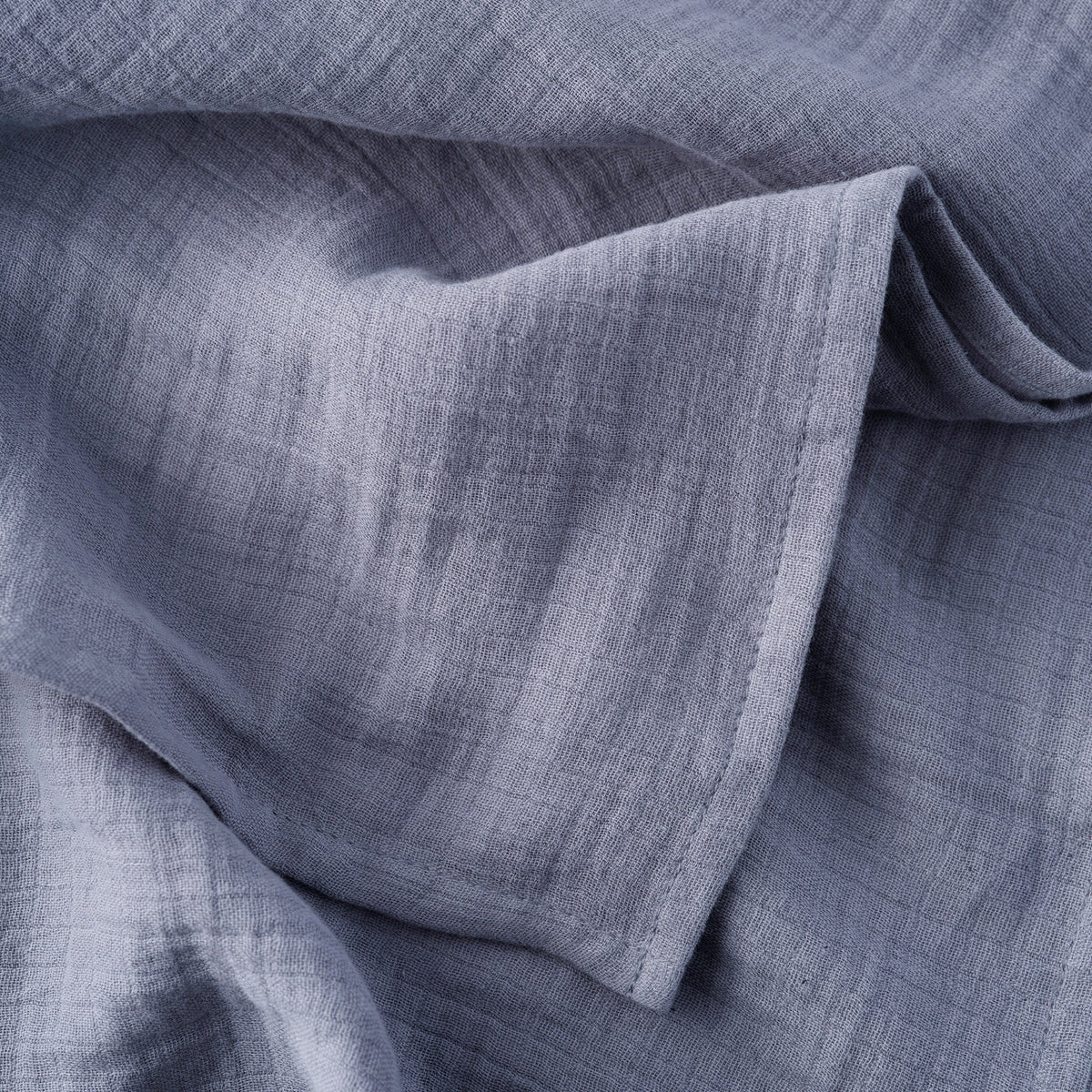 Mist organic cotton muslin, close-up