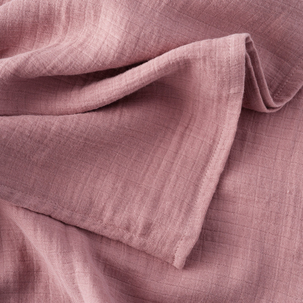 Blush organic cotton muslin, close-up