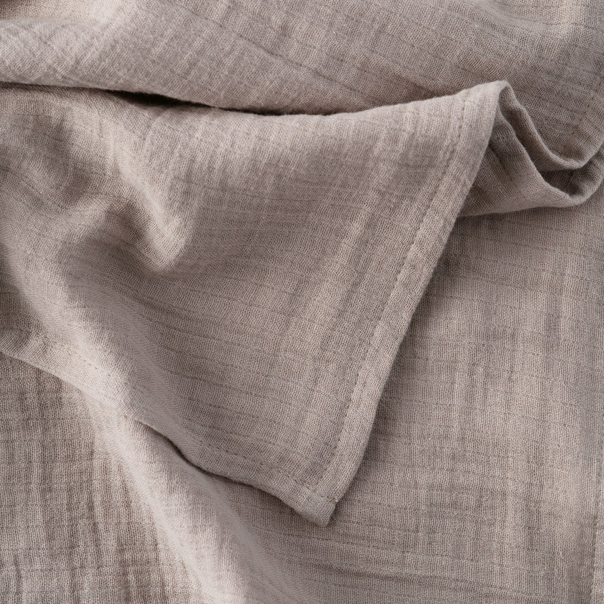 Truffle organic cotton muslin, close-up