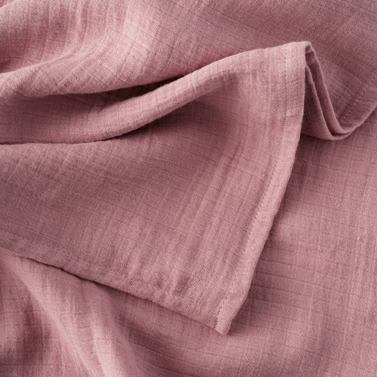 Blush organic cotton muslin, close-up